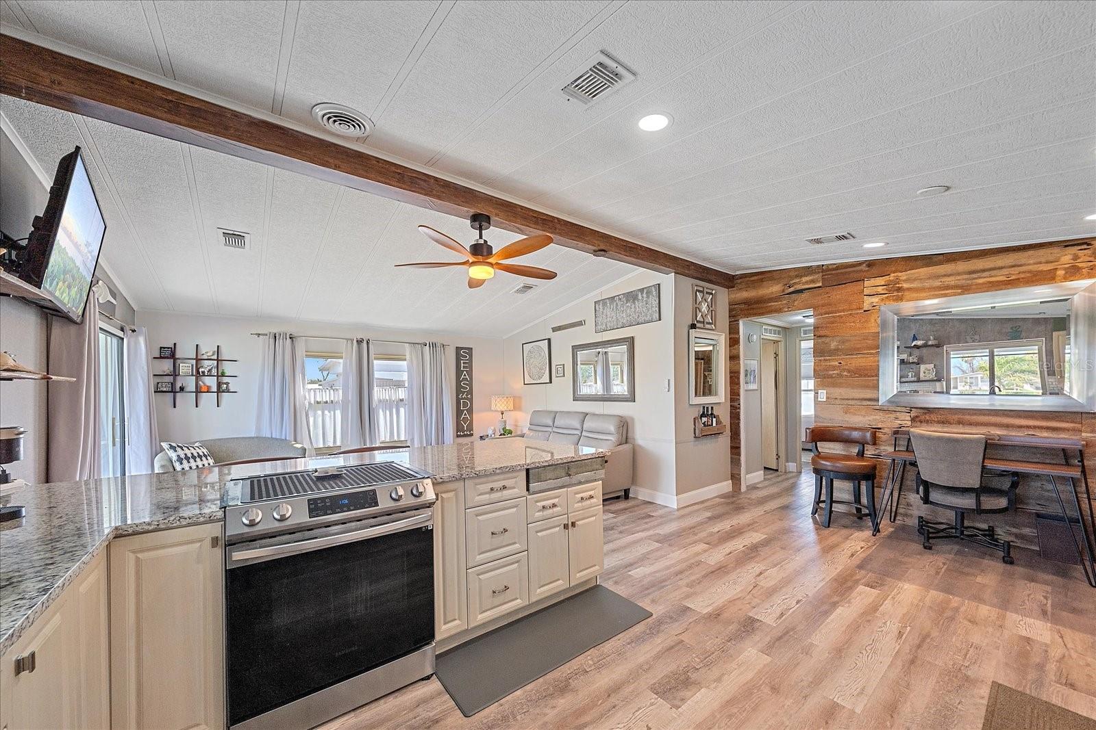 Image 10 of 31 For 137 Lakeview Drive 137