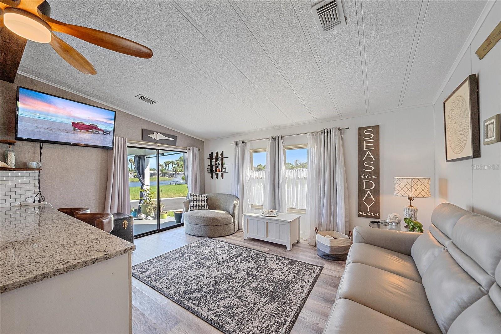 Image 11 of 31 For 137 Lakeview Drive 137