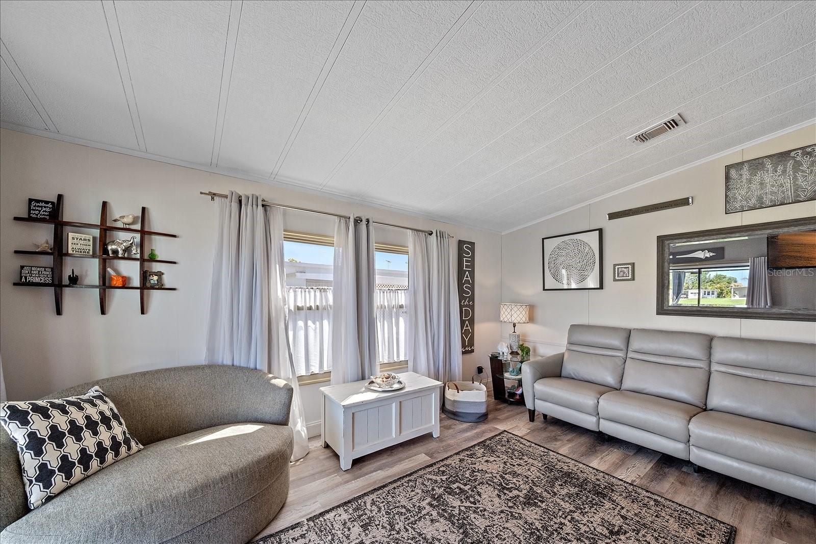 Image 14 of 31 For 137 Lakeview Drive 137