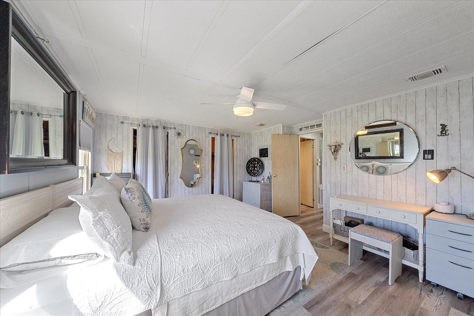 Image 18 of 31 For 137 Lakeview Drive 137