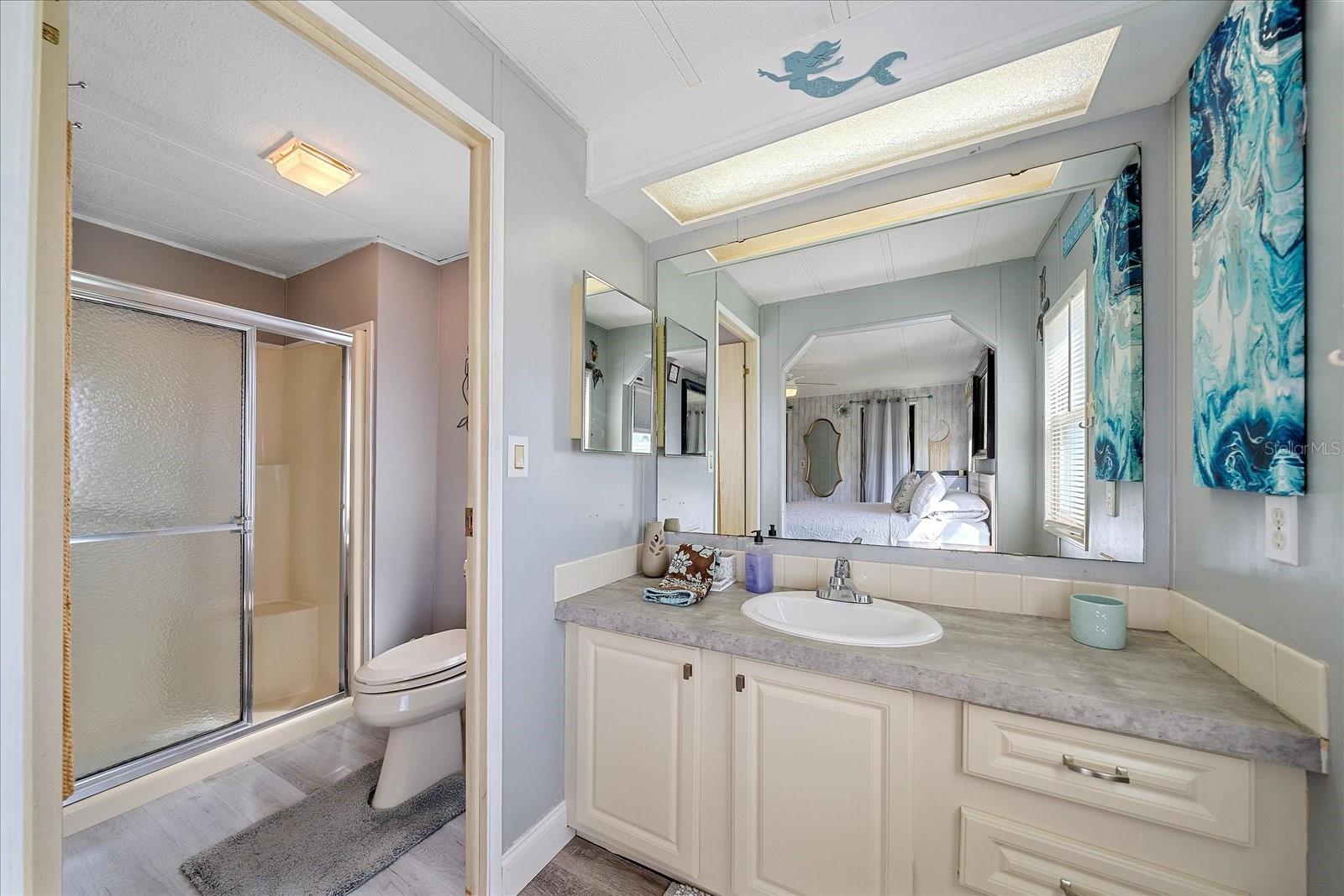 Image 19 of 31 For 137 Lakeview Drive 137