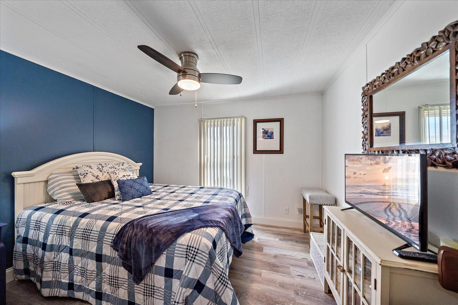 Image 20 of 31 For 137 Lakeview Drive 137