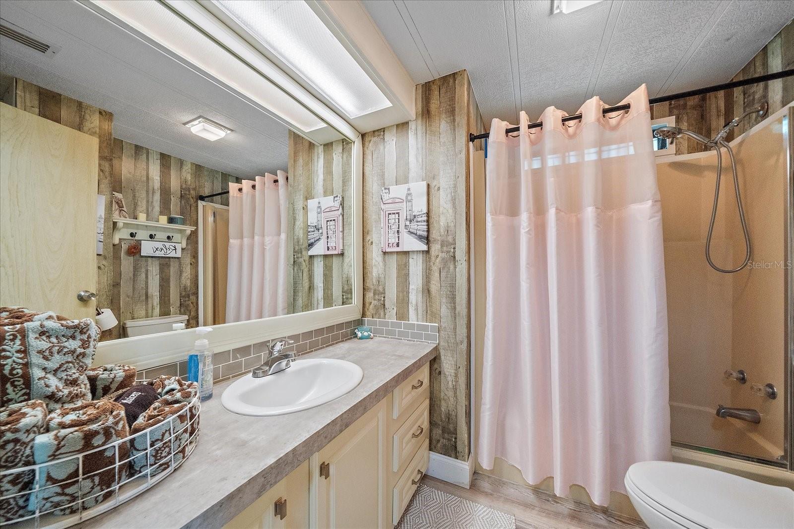 Image 22 of 31 For 137 Lakeview Drive 137