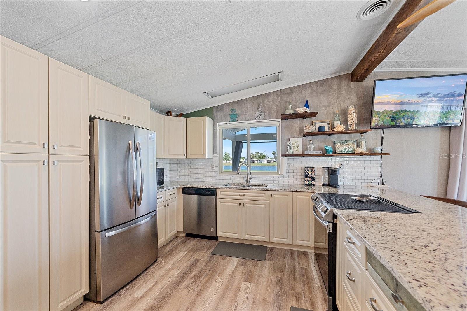 Image 8 of 31 For 137 Lakeview Drive 137