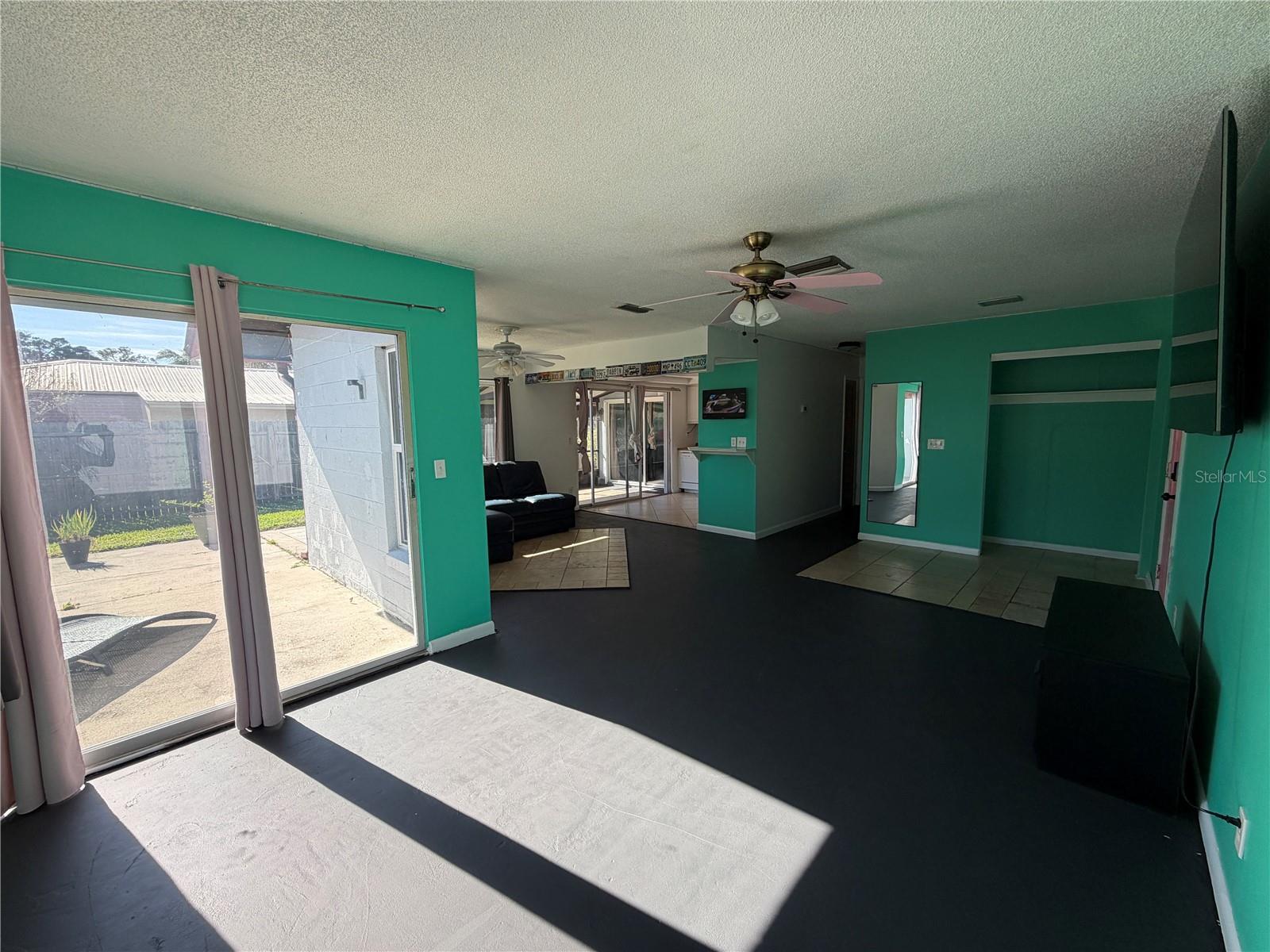 Image 13 of 33 For 27 Farmbrook Lane