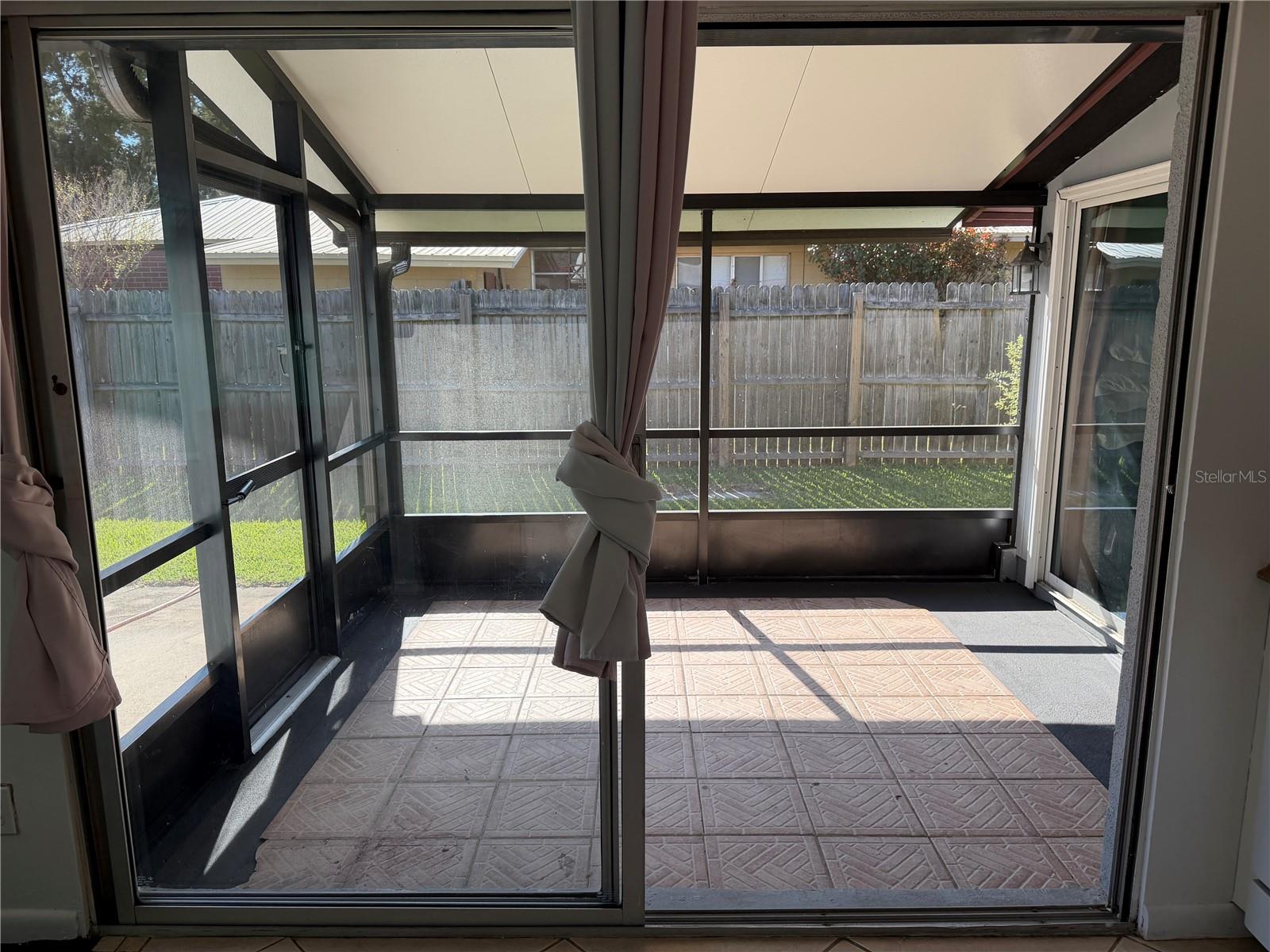 Image 15 of 33 For 27 Farmbrook Lane