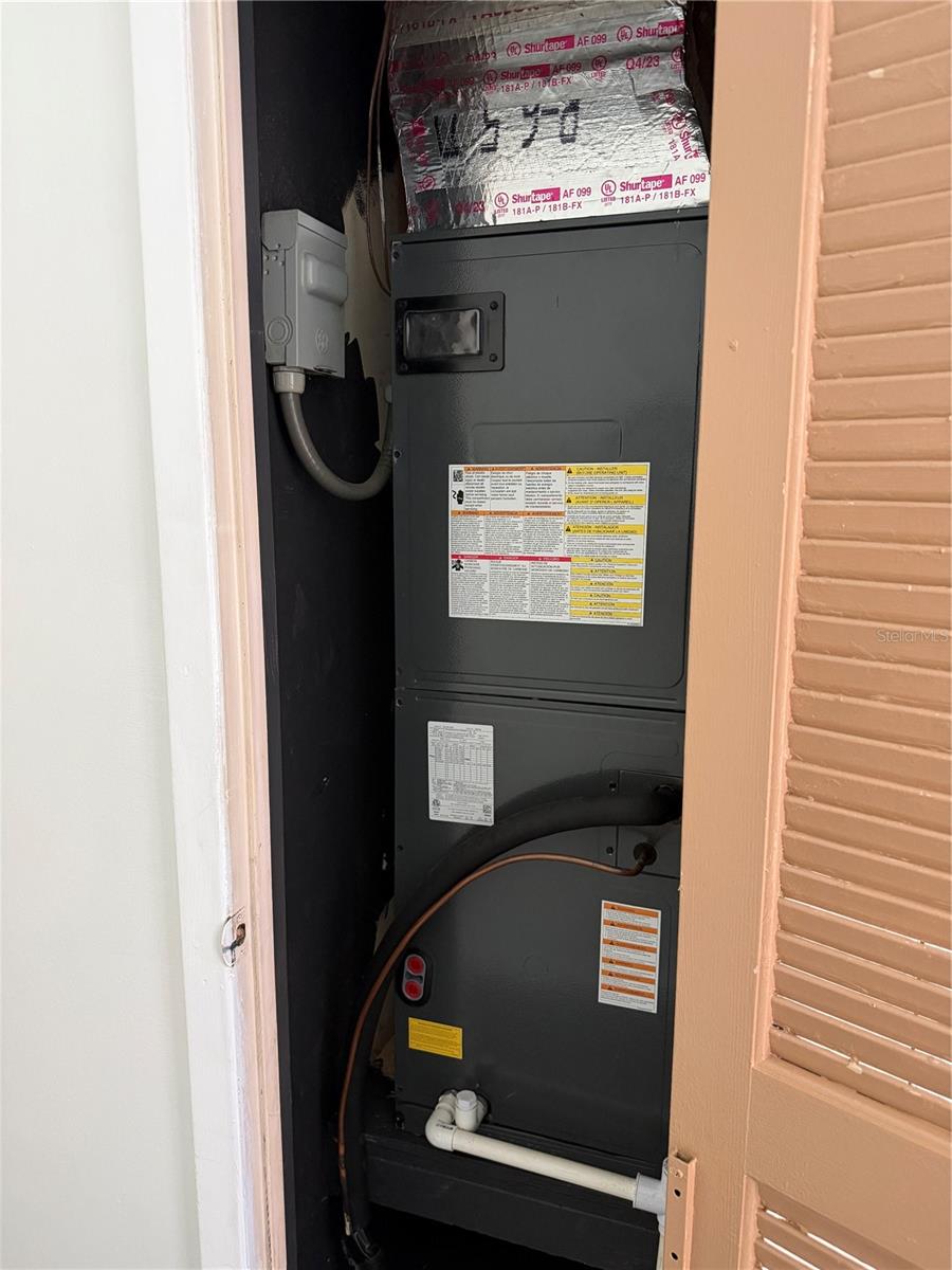 Image 32 of 33 For 27 Farmbrook Lane