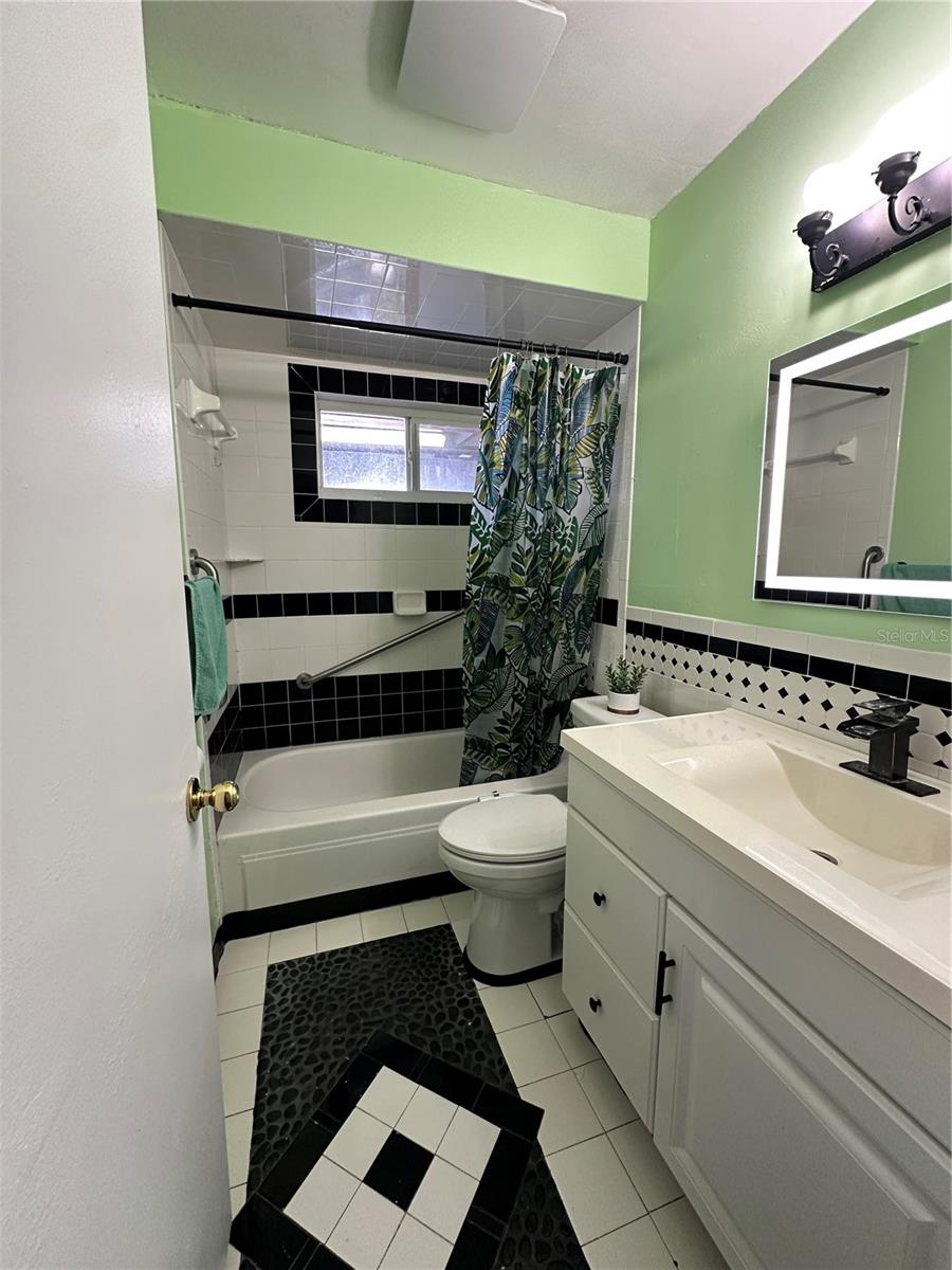 Image 8 of 33 For 27 Farmbrook Lane