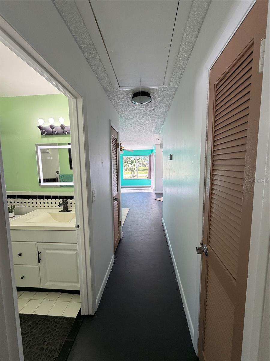 Image 9 of 33 For 27 Farmbrook Lane