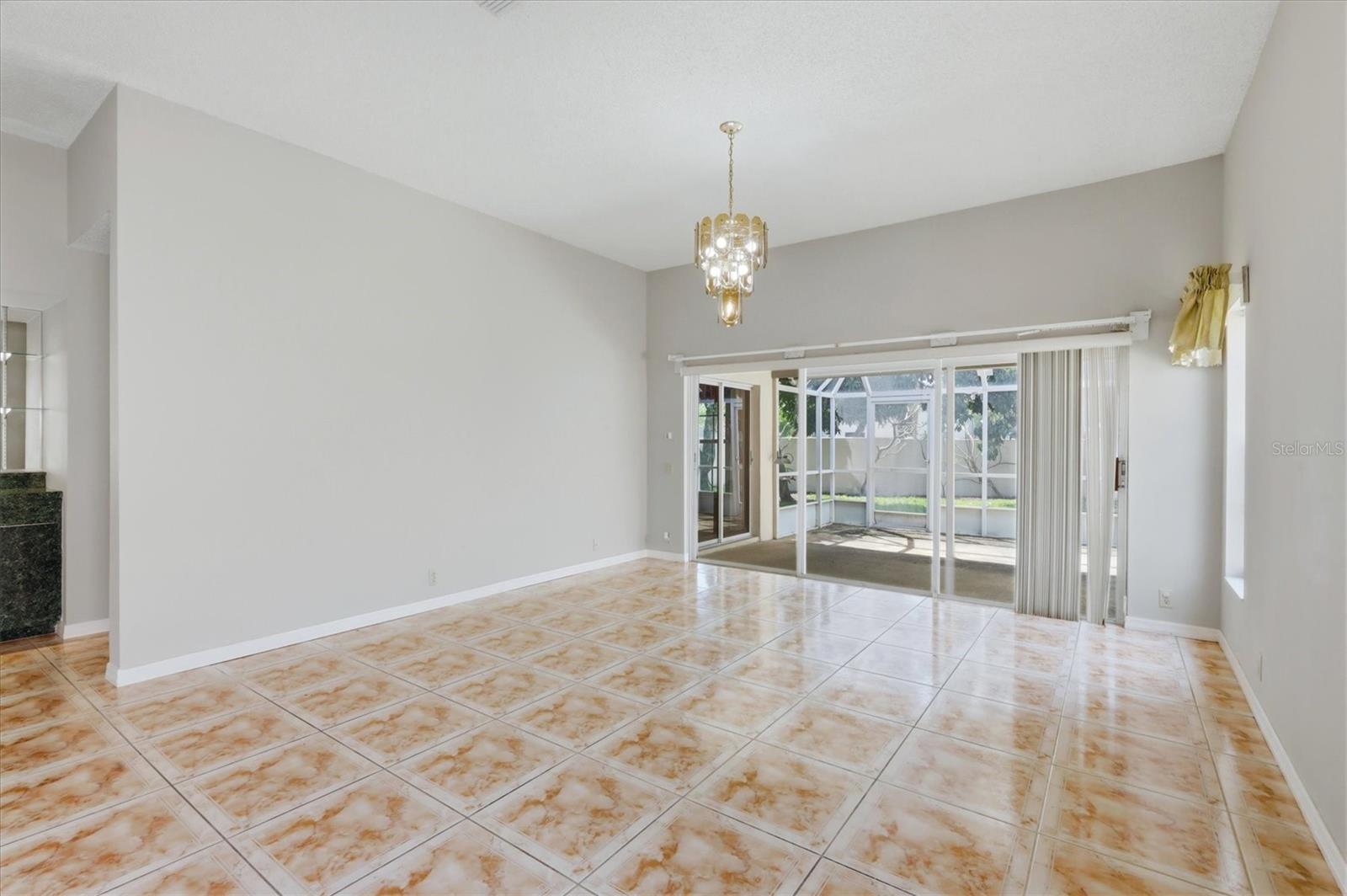 Image 11 of 39 For 4738 Dundee Drive