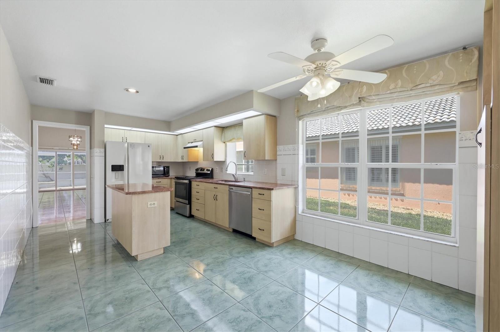 Image 13 of 39 For 4738 Dundee Drive