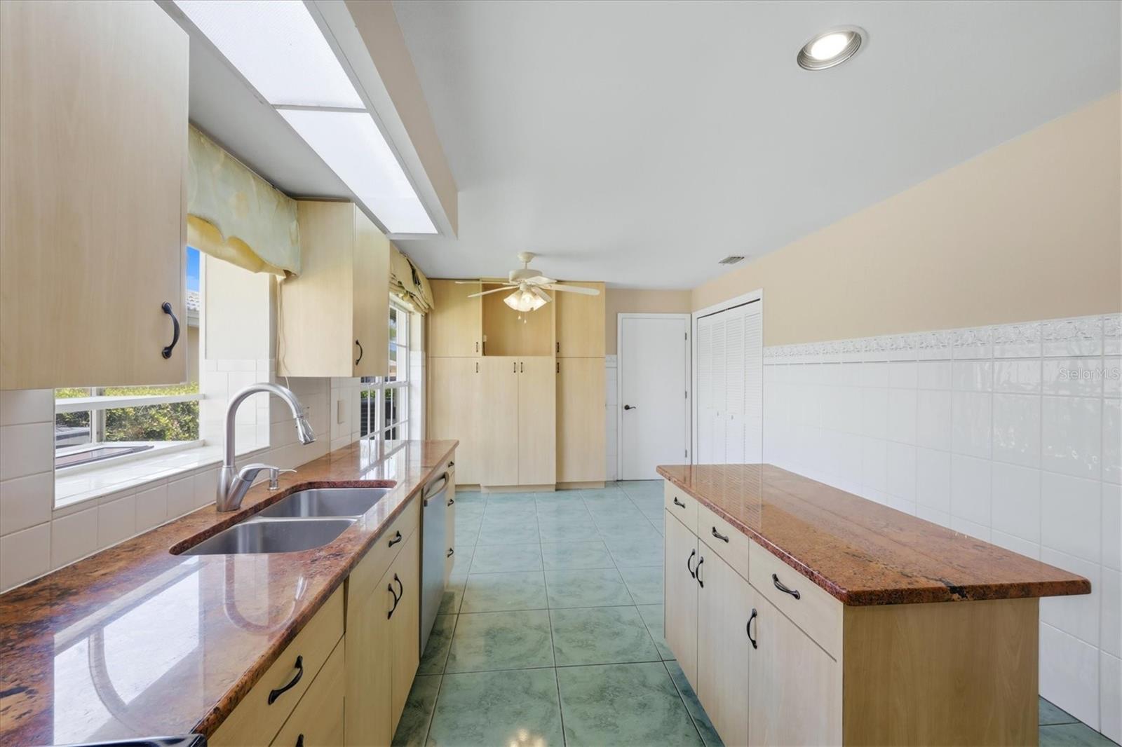 Image 15 of 39 For 4738 Dundee Drive