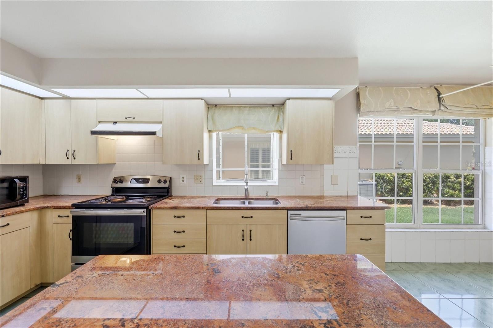 Image 16 of 39 For 4738 Dundee Drive