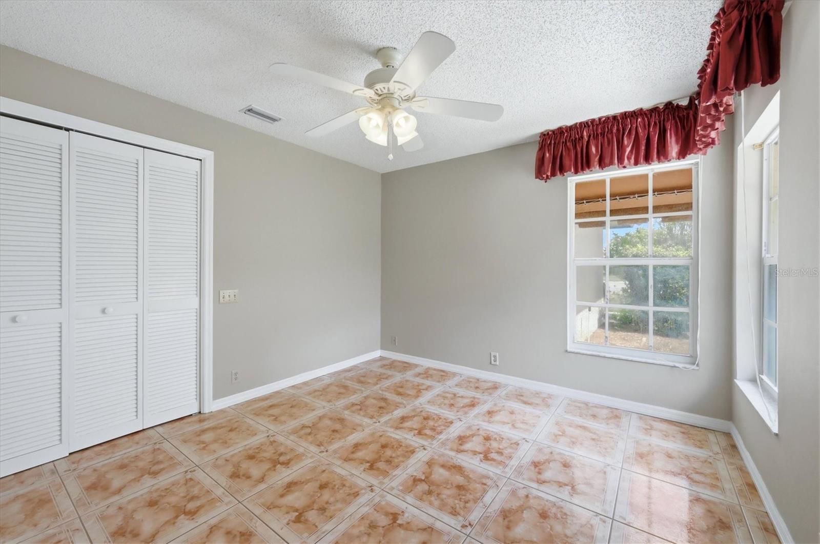 Image 18 of 39 For 4738 Dundee Drive