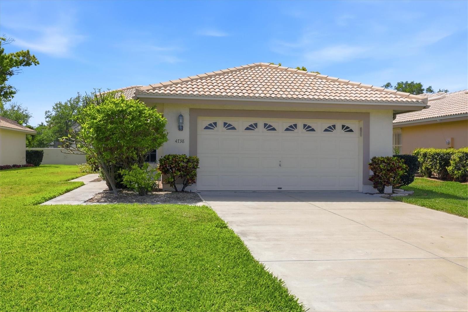 Image 2 of 39 For 4738 Dundee Drive