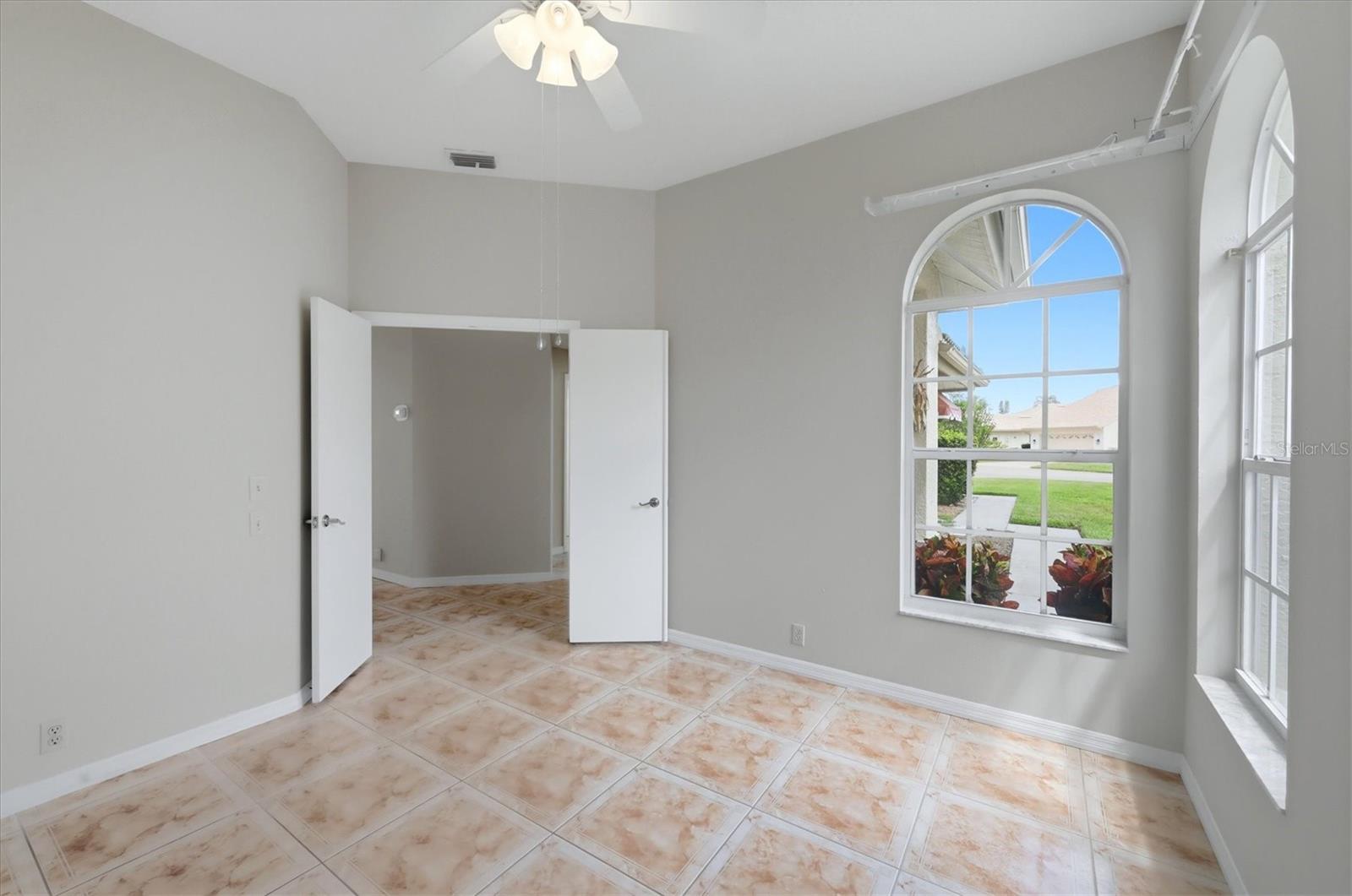 Image 22 of 39 For 4738 Dundee Drive