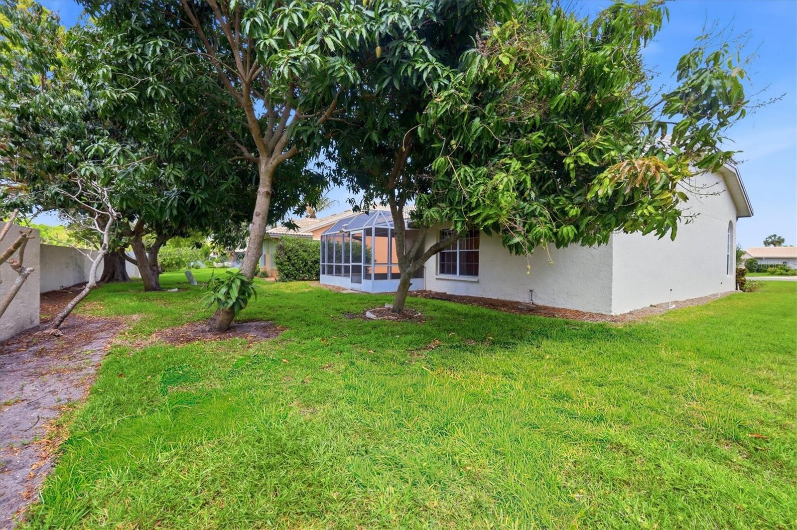 Image 38 of 39 For 4738 Dundee Drive