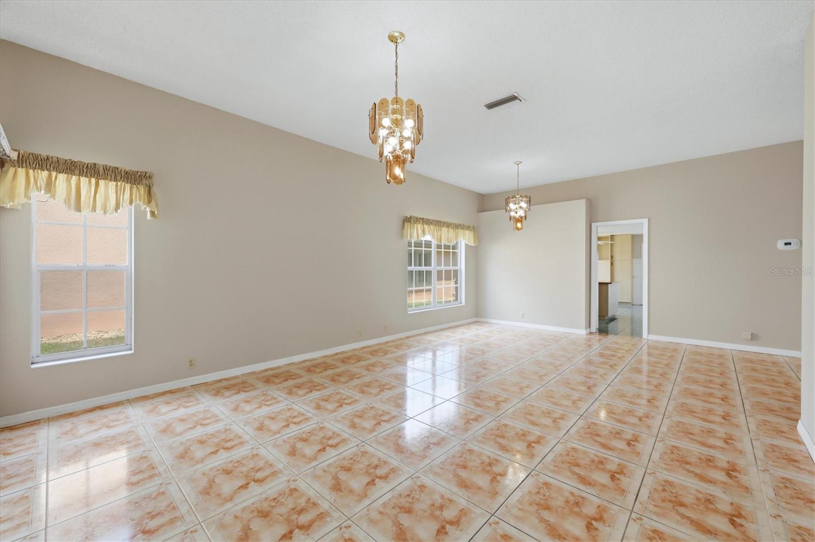 Image 7 of 39 For 4738 Dundee Drive