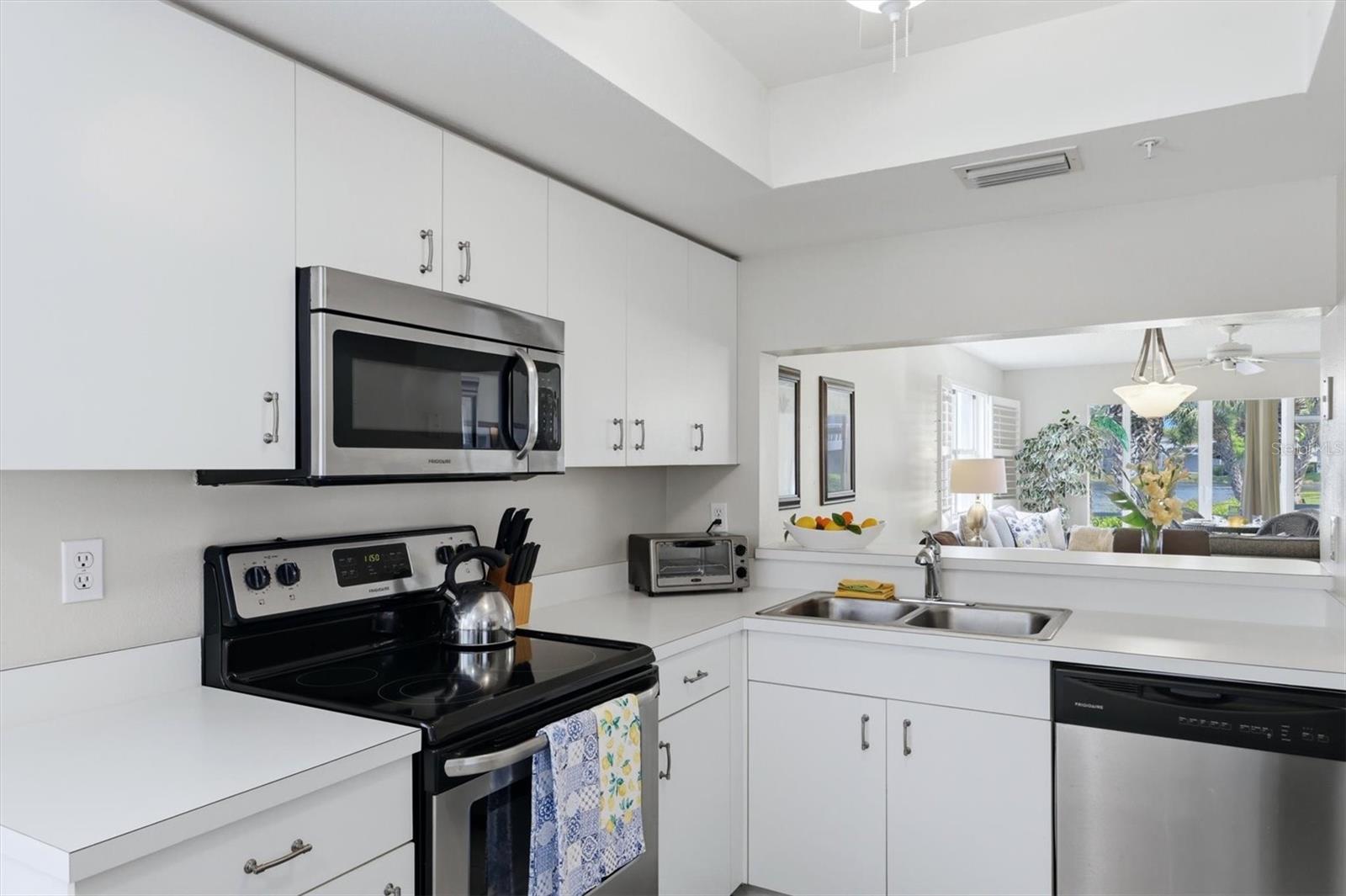 Image 12 of 51 For 9320 Clubside Circle 2108