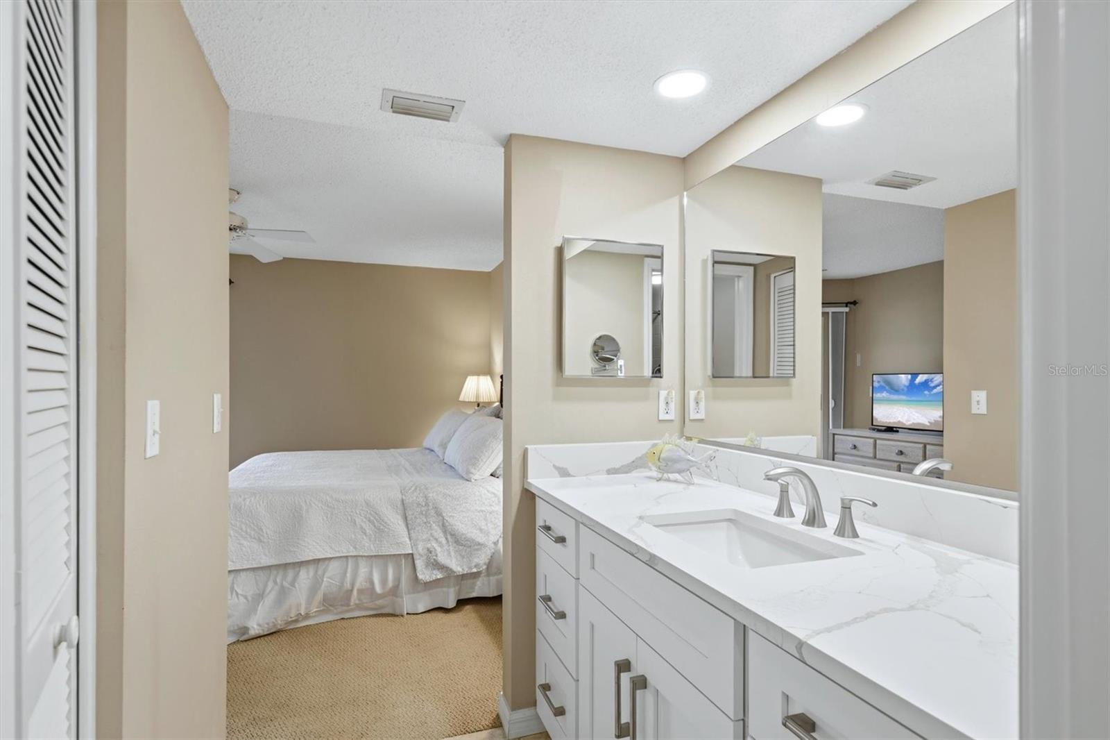 Image 25 of 51 For 9320 Clubside Circle 2108