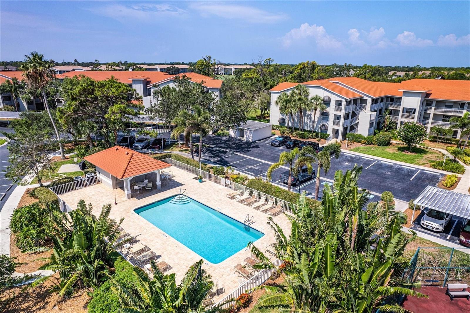 Image 36 of 51 For 9320 Clubside Circle 2108