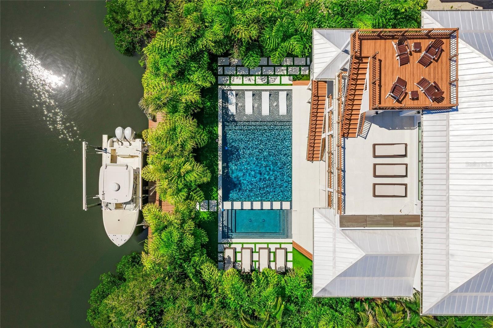 Image 4 of 85 For 209 Willow Avenue