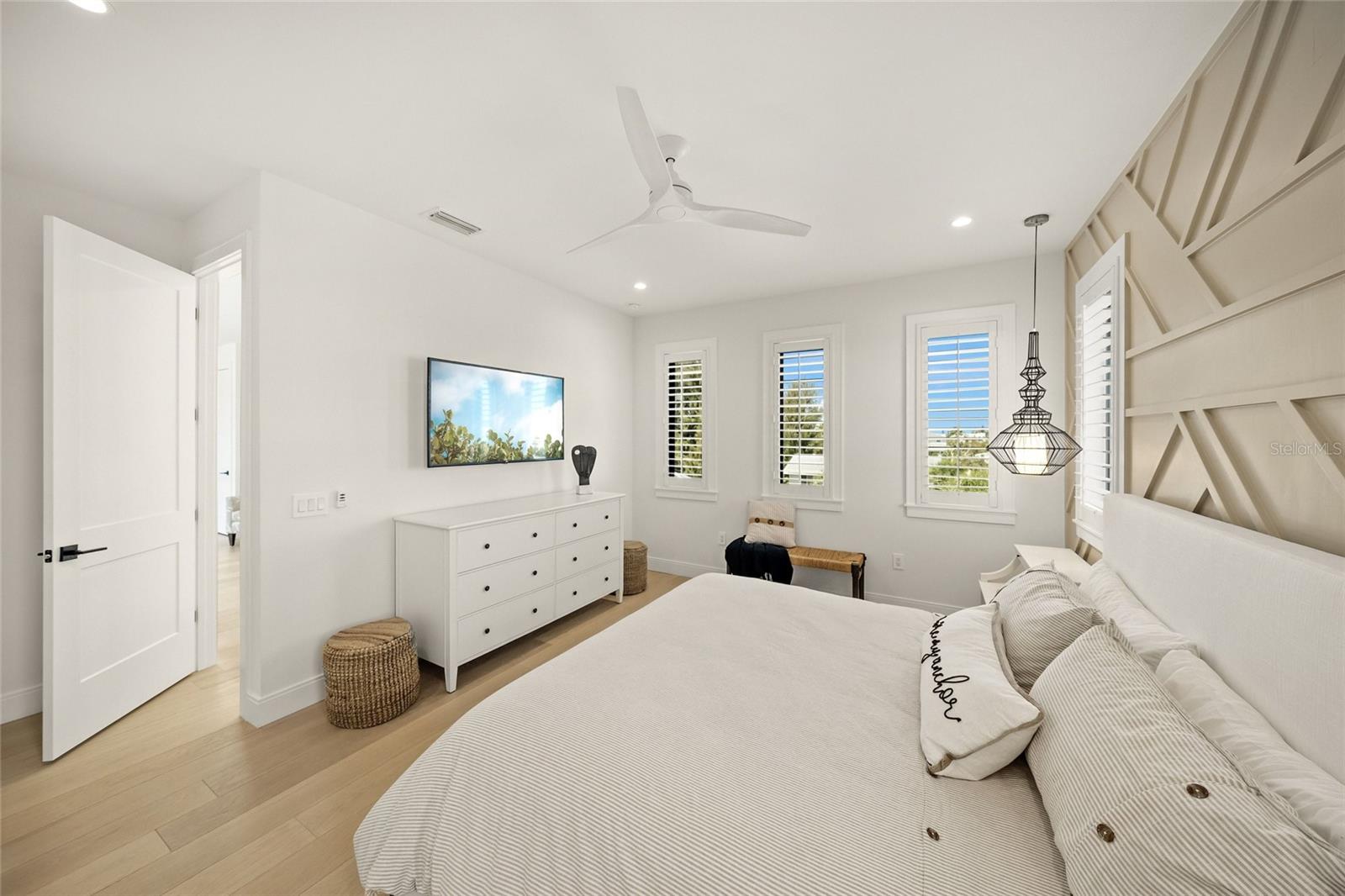 Image 50 of 85 For 209 Willow Avenue