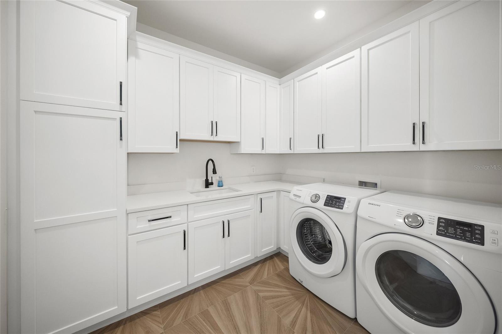 Image 60 of 85 For 209 Willow Avenue