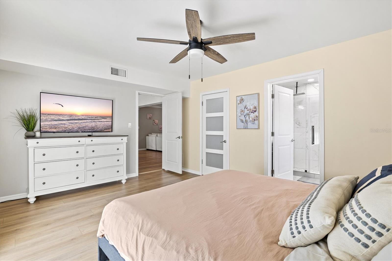 Image 33 of 64 For 214 Gaines Avenue