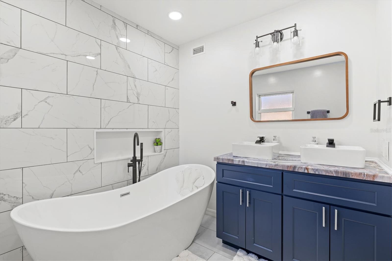 Image 40 of 64 For 214 Gaines Avenue