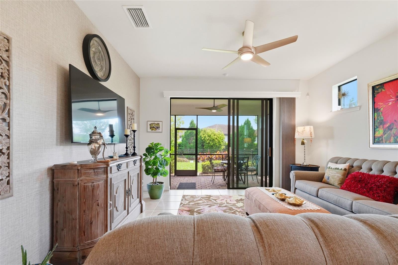 Image 11 of 40 For 7017 Hanover Court