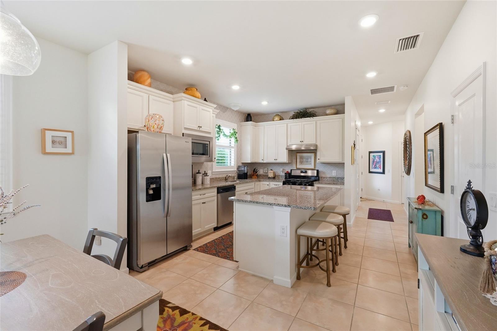 Image 6 of 40 For 7017 Hanover Court