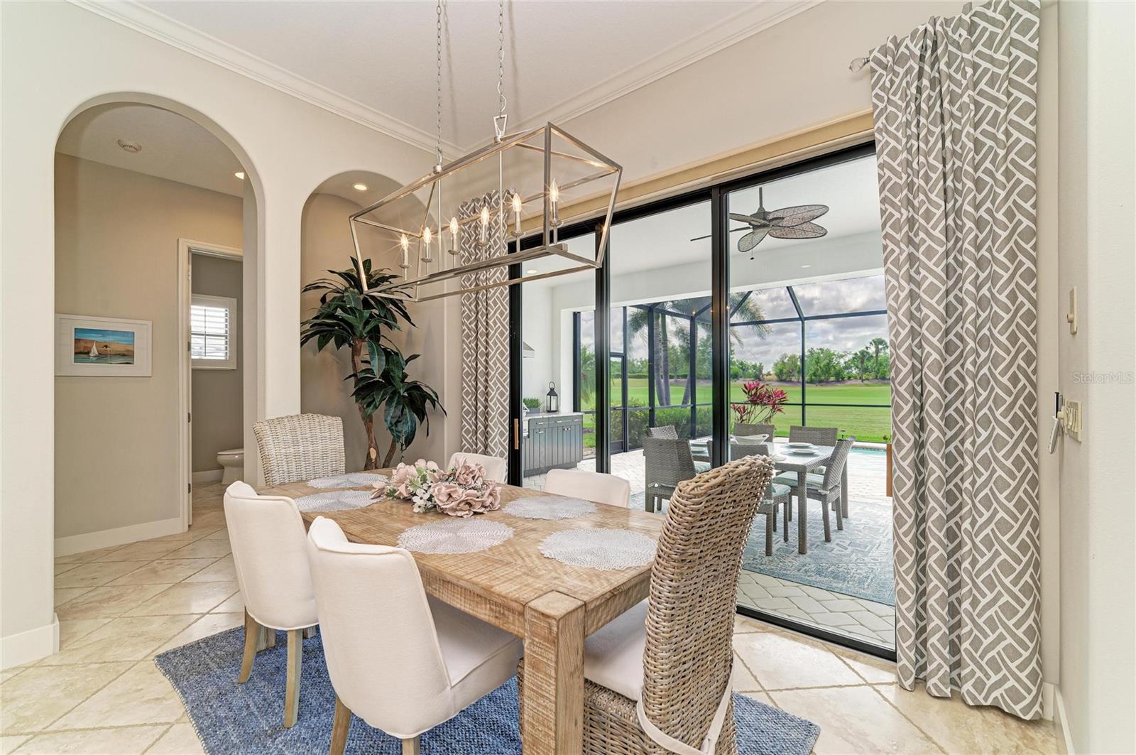 Image 4 of 82 For 7314 Heritage Grand Place