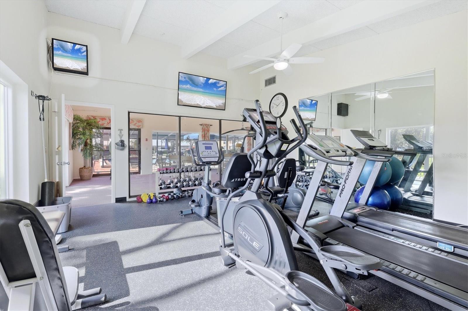 Image 32 of 40 For 3730 Pinebrook Circle 604