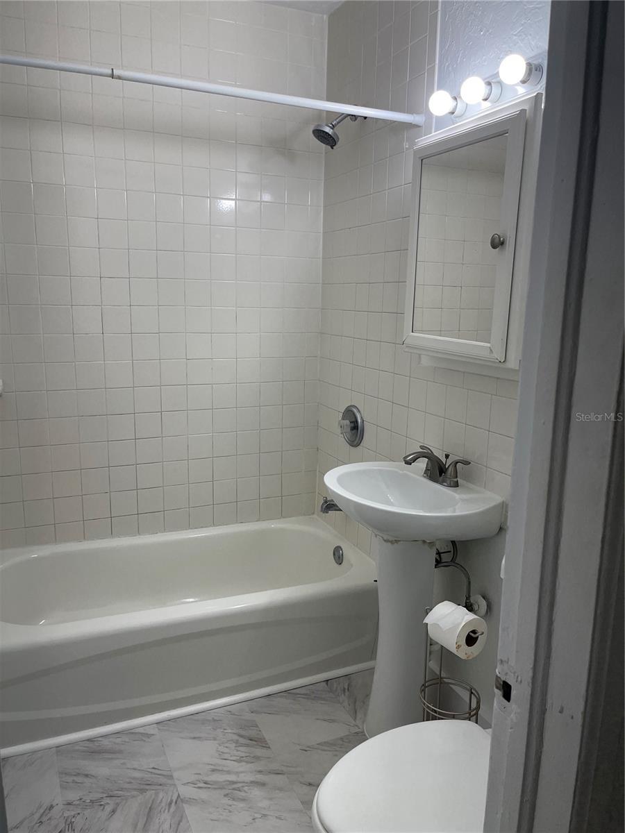 Image 10 of 12 For 3205 Avenue A W