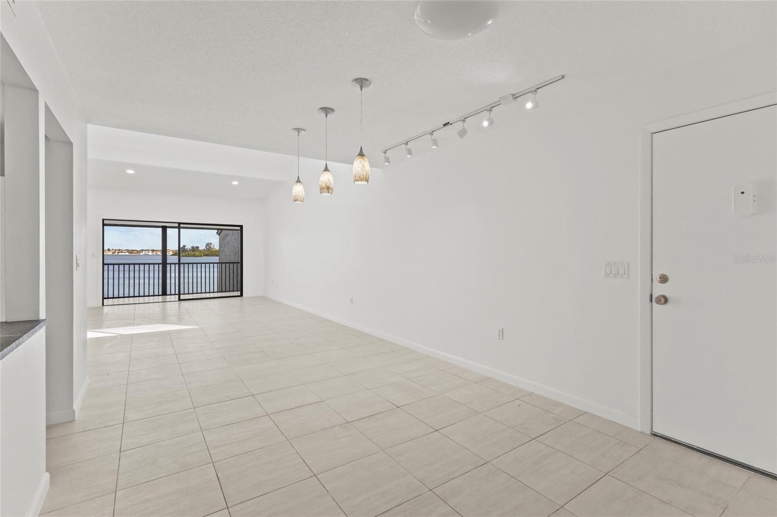 Image 10 of 52 For 1511 Pelican Point Drive 279