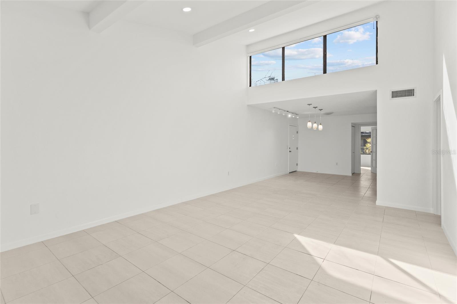 Image 12 of 52 For 1511 Pelican Point Drive 279