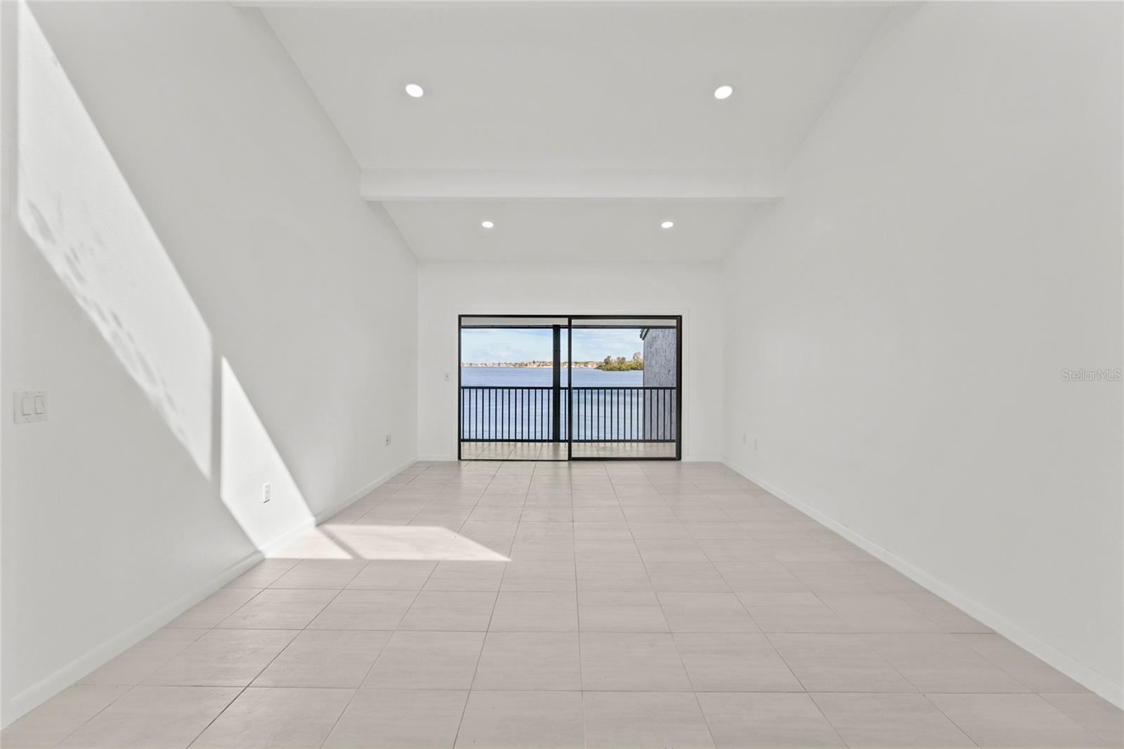 Image 13 of 52 For 1511 Pelican Point Drive 279