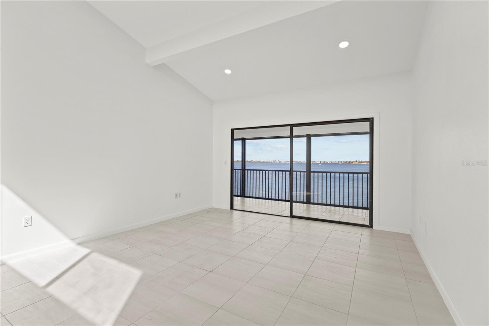 Image 15 of 52 For 1511 Pelican Point Drive 279