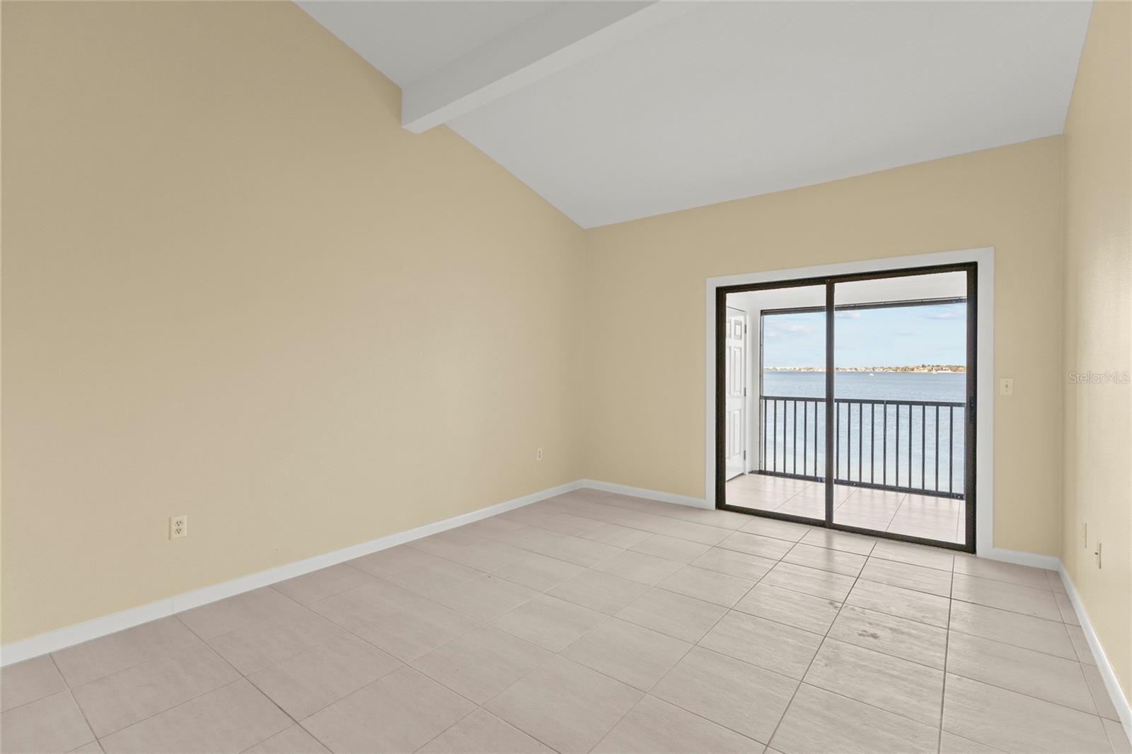 Image 18 of 52 For 1511 Pelican Point Drive 279