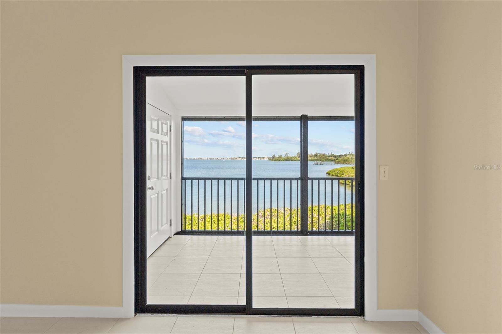 Image 19 of 52 For 1511 Pelican Point Drive 279