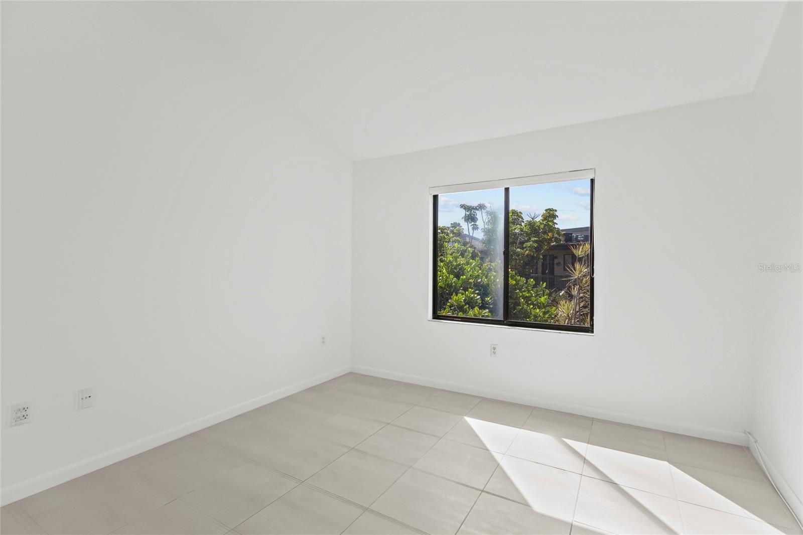 Image 23 of 52 For 1511 Pelican Point Drive 279