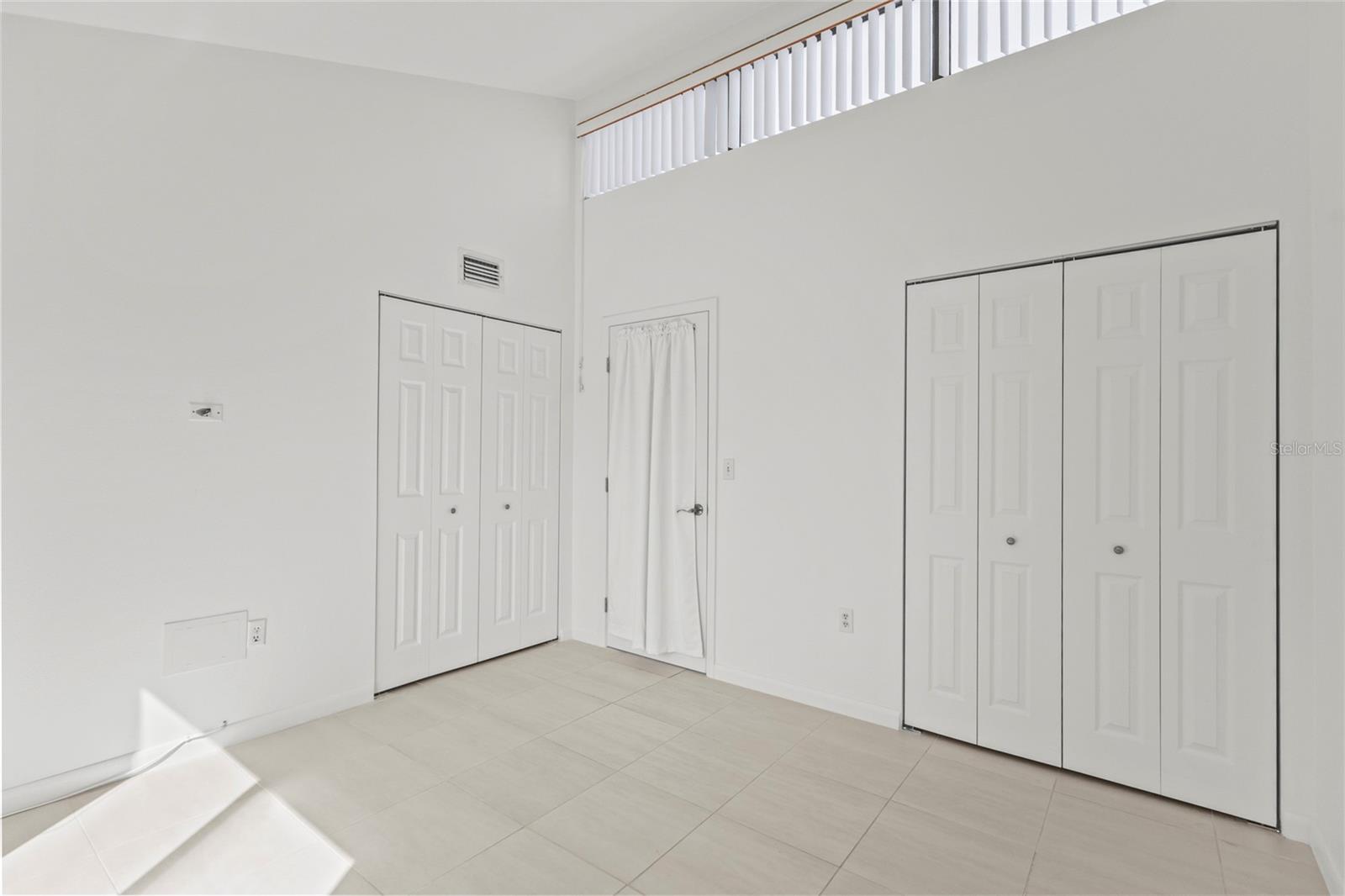 Image 24 of 52 For 1511 Pelican Point Drive 279