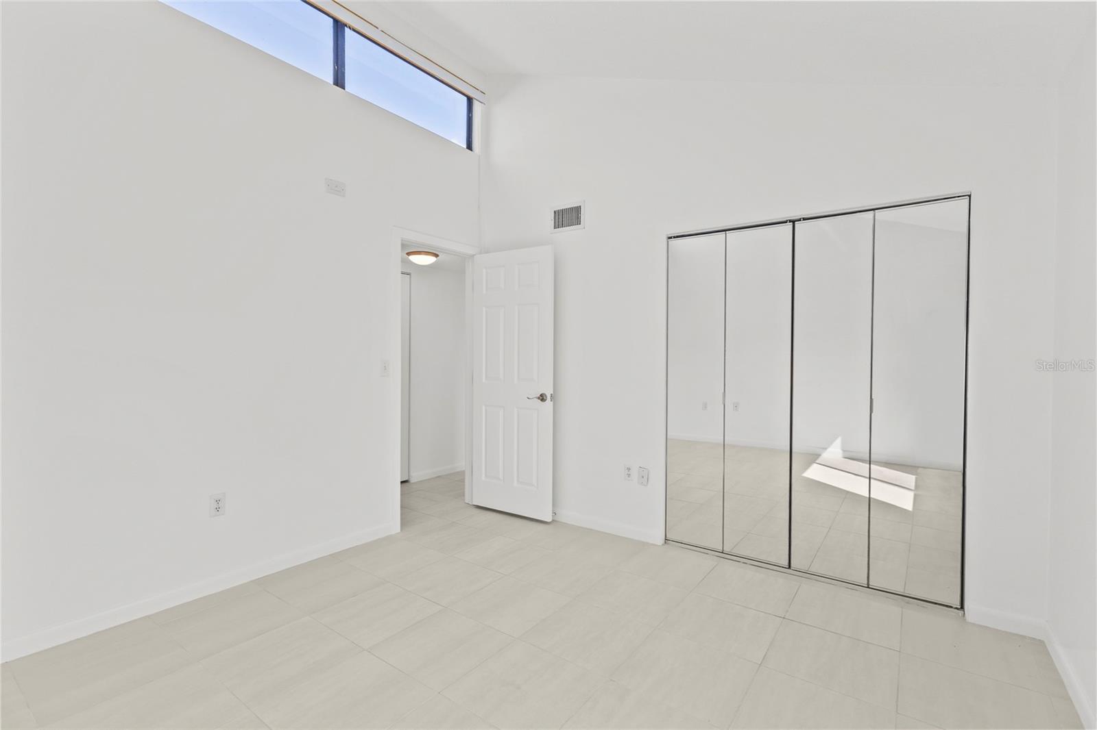 Image 27 of 52 For 1511 Pelican Point Drive 279