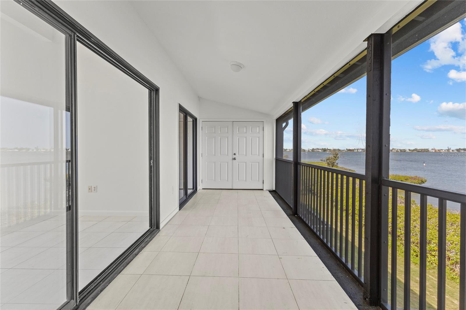 Image 29 of 52 For 1511 Pelican Point Drive 279