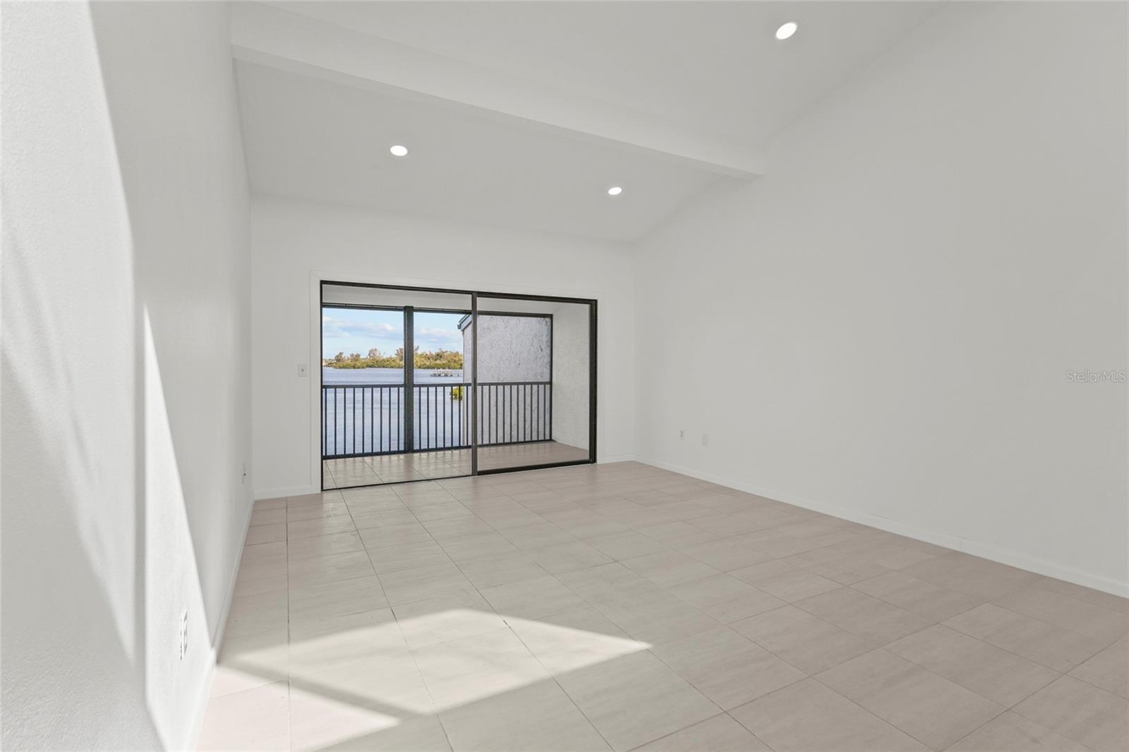 Image 4 of 52 For 1511 Pelican Point Drive 279