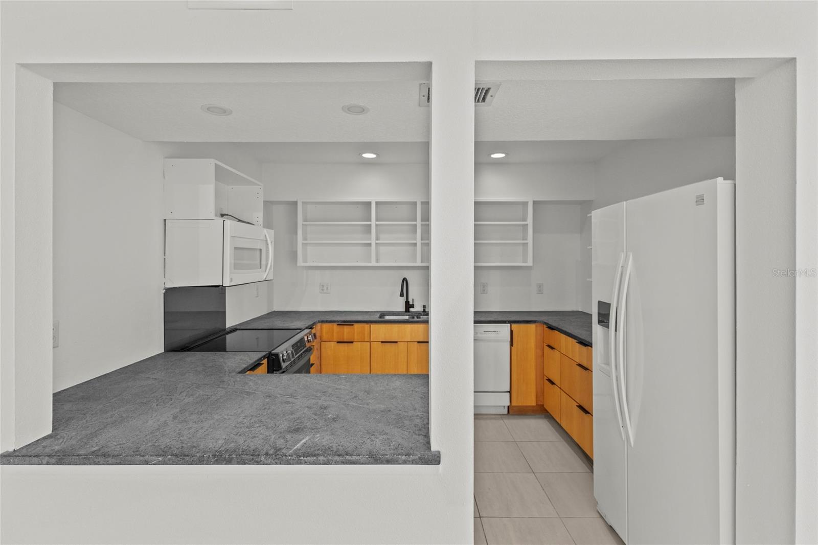 Image 9 of 52 For 1511 Pelican Point Drive 279