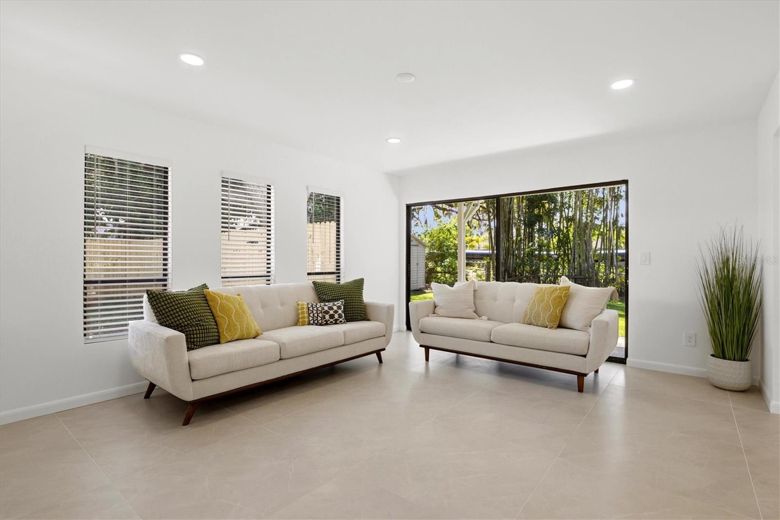 Image 14 of 91 For 3663 Egerton Circle