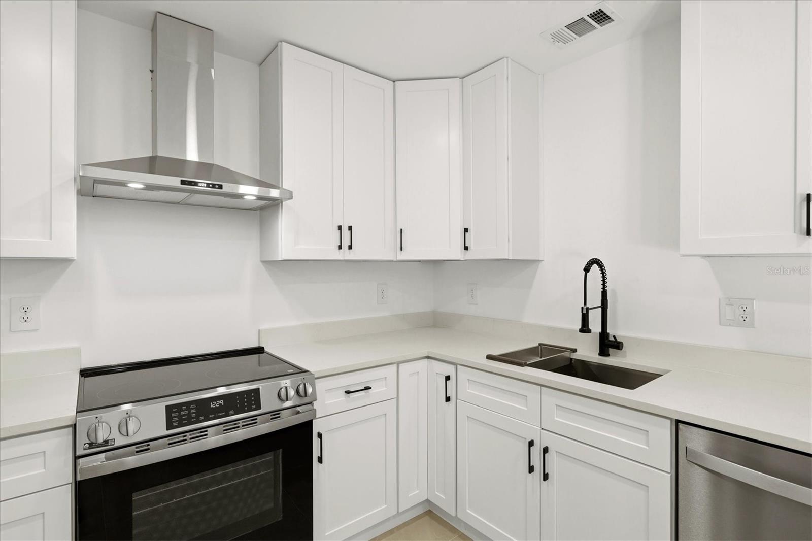 Image 28 of 91 For 3663 Egerton Circle