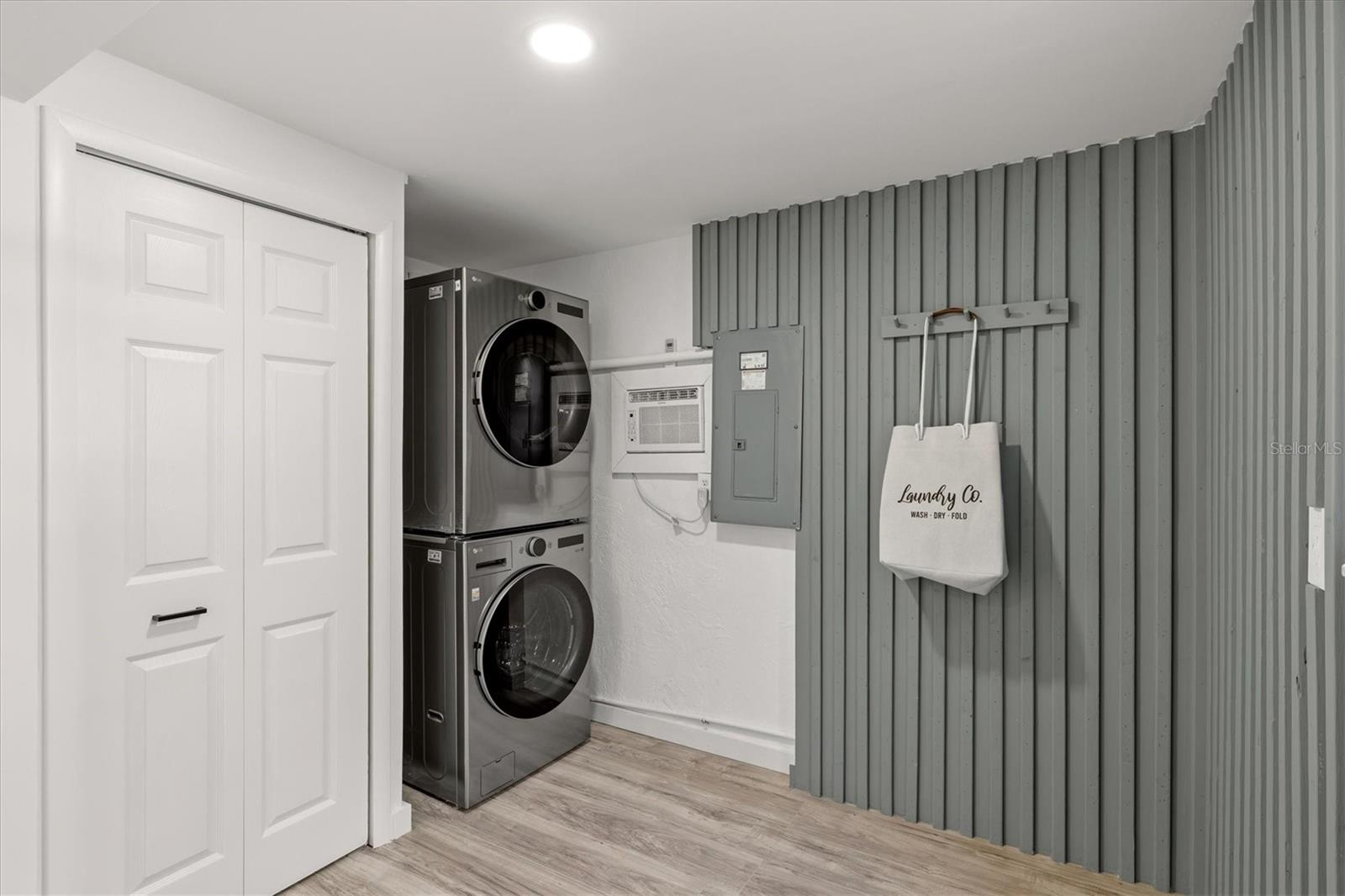 Image 32 of 91 For 3663 Egerton Circle